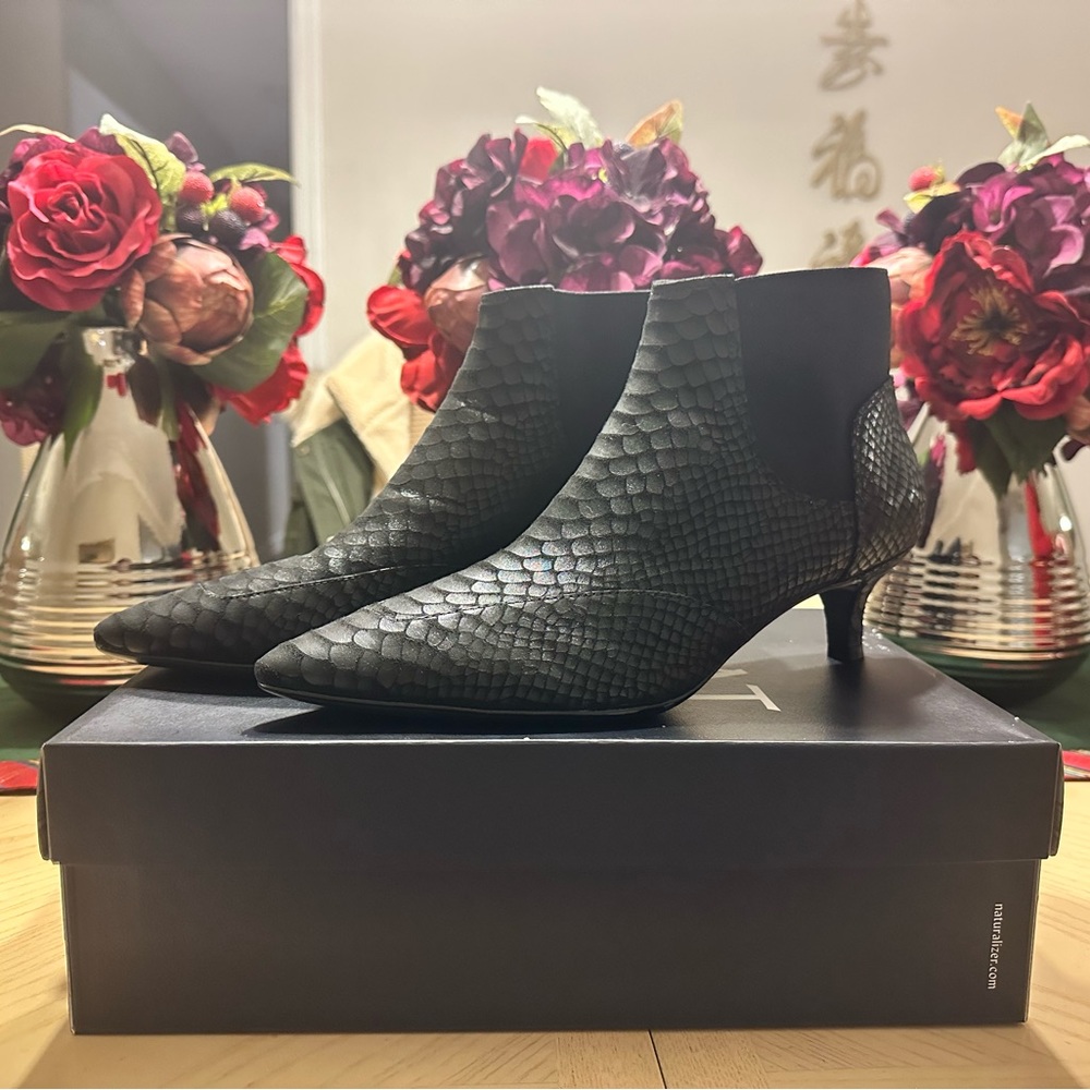 Naturalizer women’s bootie 10W